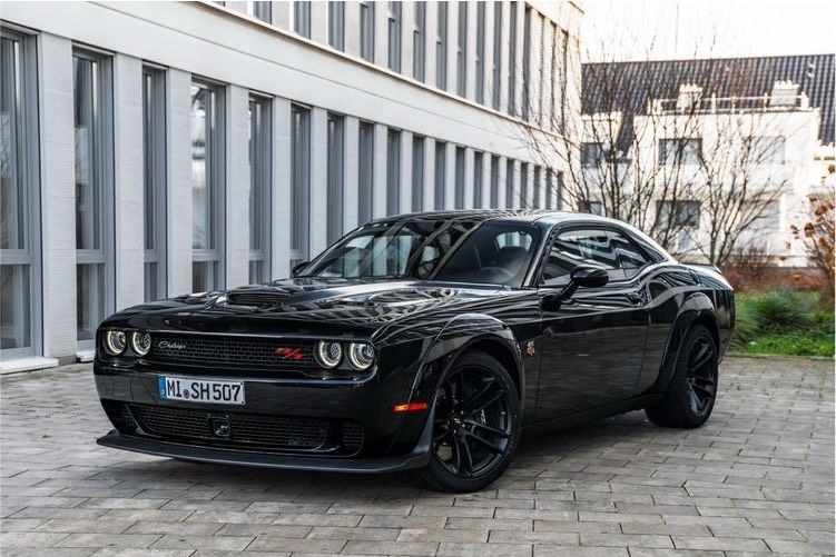 Dodge Challenger R T mieten in Bielefeld – Fahrspaß auf Zeit