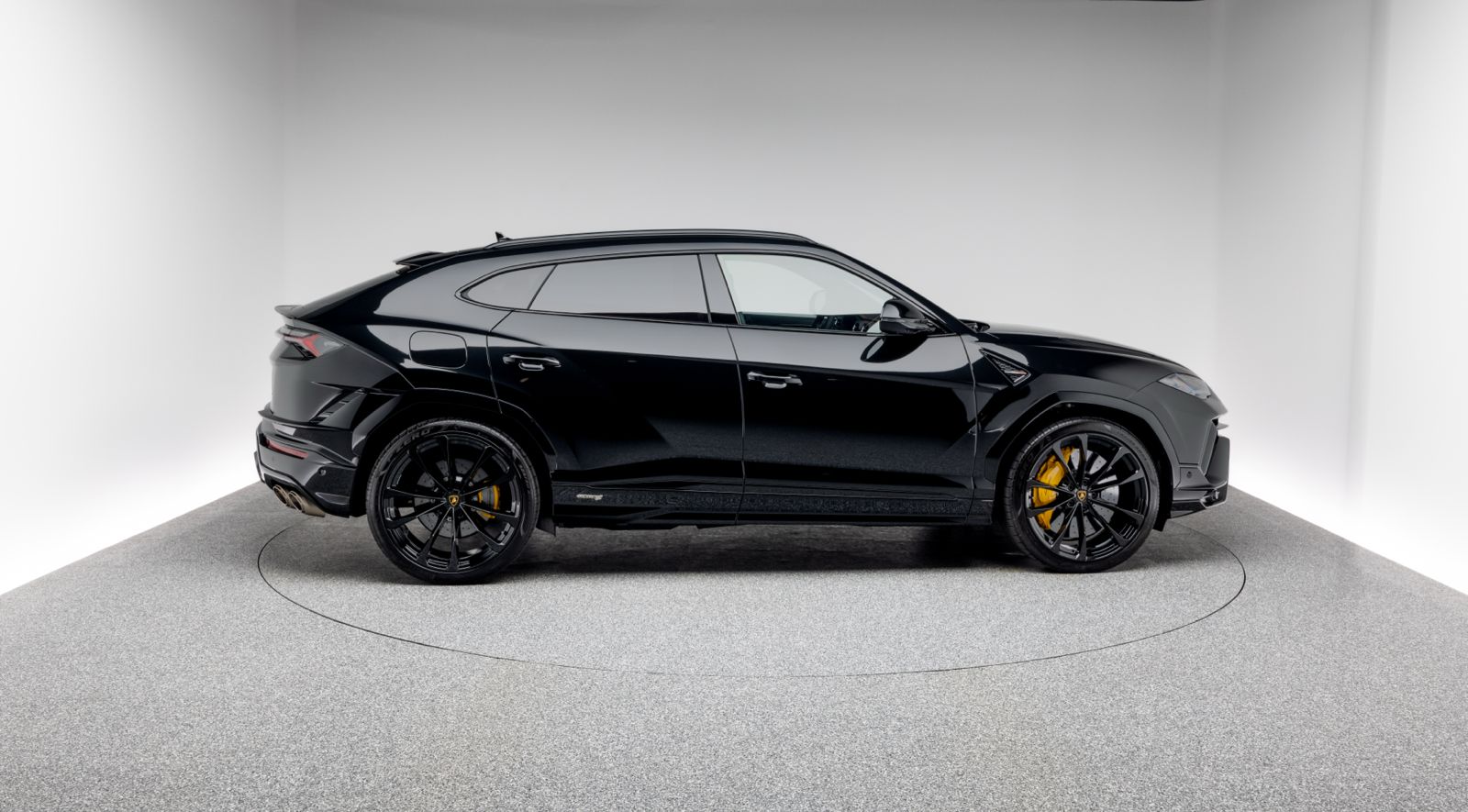 Lamborghini Urus S mieten bei Black & Ride
