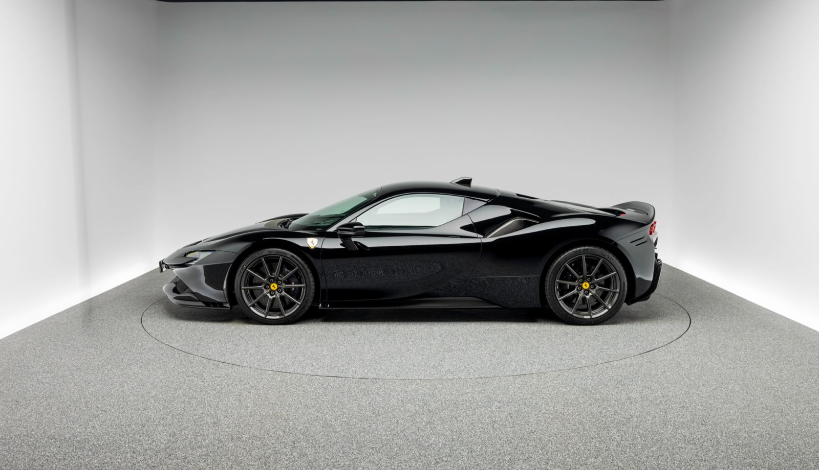 Ferrari SF90 Stradale | unterschiedliche Farben verfügbar | Alternative Ferrari 296 GTB Ferrari 812 Ferrari F8 Ferrari 488 | Ferrari Hochzeitsauto | Ferrari Langzeitmiete | Ferrari Abo – 2