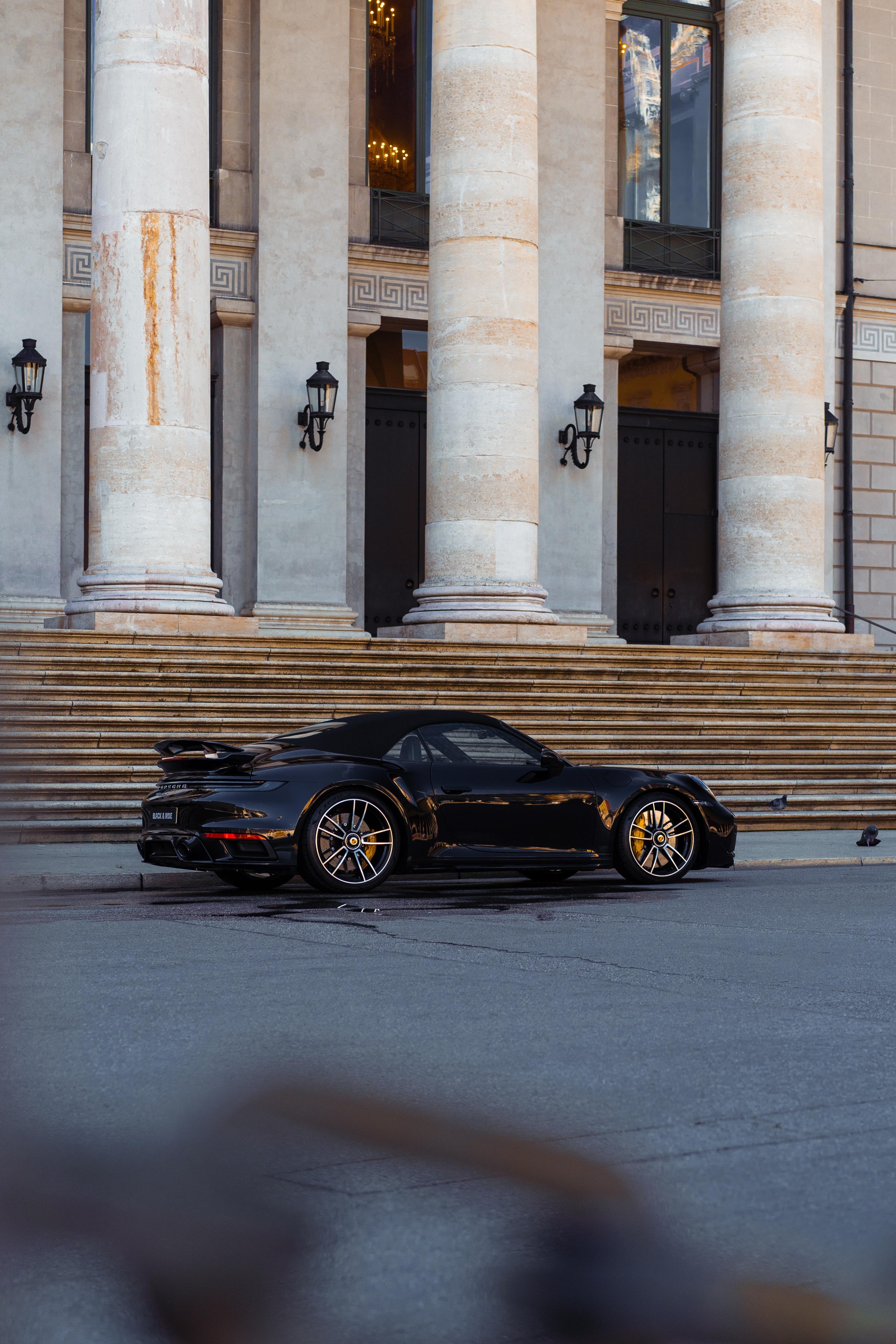 Porsche 911 Turbo S Cabrio mieten bei Black & Ride