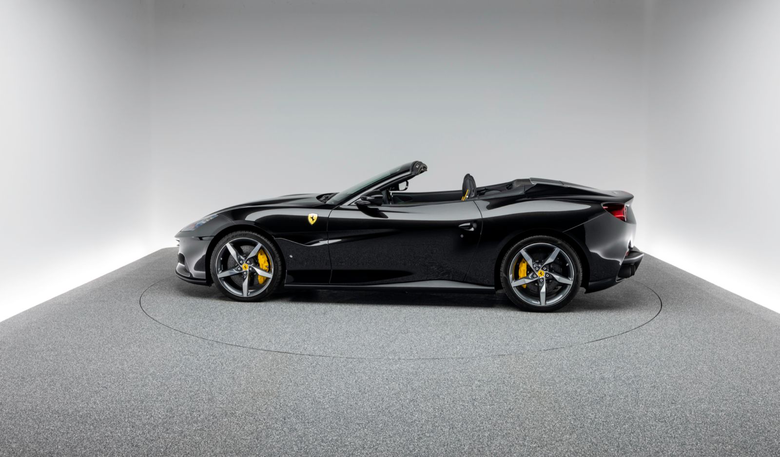 Ferrari Portofino M mieten bei Black & Ride