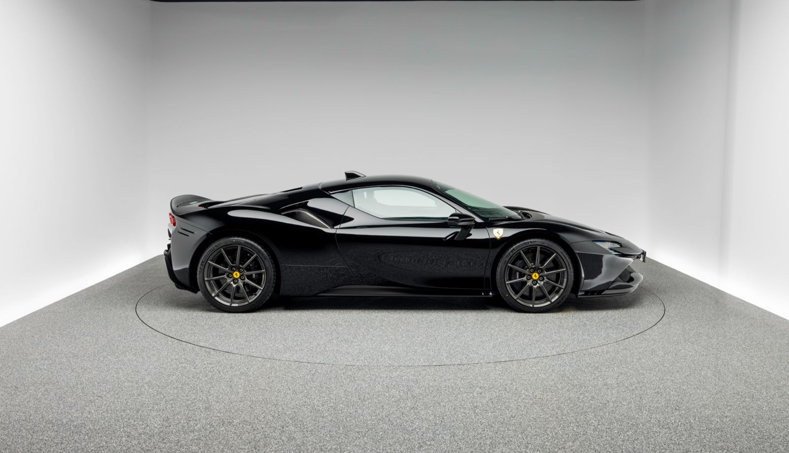 Ferrari SF90 Stradale | unterschiedliche Farben verfügbar | Alternative Ferrari 296 GTB Ferrari 812 Ferrari F8 Ferrari 488 | Ferrari Hochzeitsauto | Ferrari Langzeitmiete | Ferrari Abo – 4