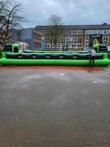 Menschen-Kicker 12m x 6m x 2m – 3