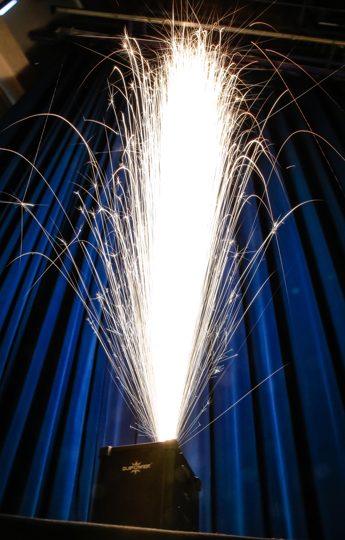 Kaltfunkenmaschine/ Fontäneneffekt/ Feuerwerk/ Pyrotechnik/ DJ Power Spark V-1 mieten
