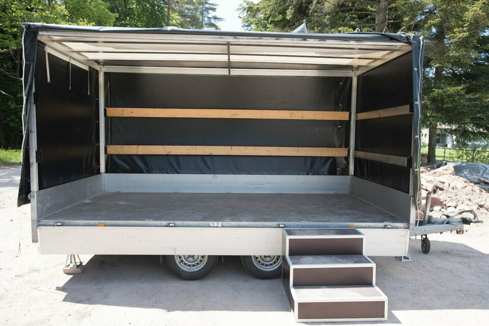Trailerbühne mit Plane für DJ, Alleinunterhalter,...