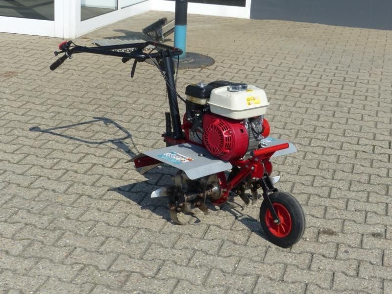 Motorhacke Hacke mieten bei Bauma – für Beet & Rasenneuanlage