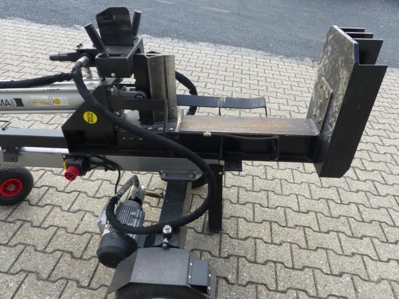 Holzknacker Holzspalter mieten bei Bauma – für Garten & Grundstück – 4