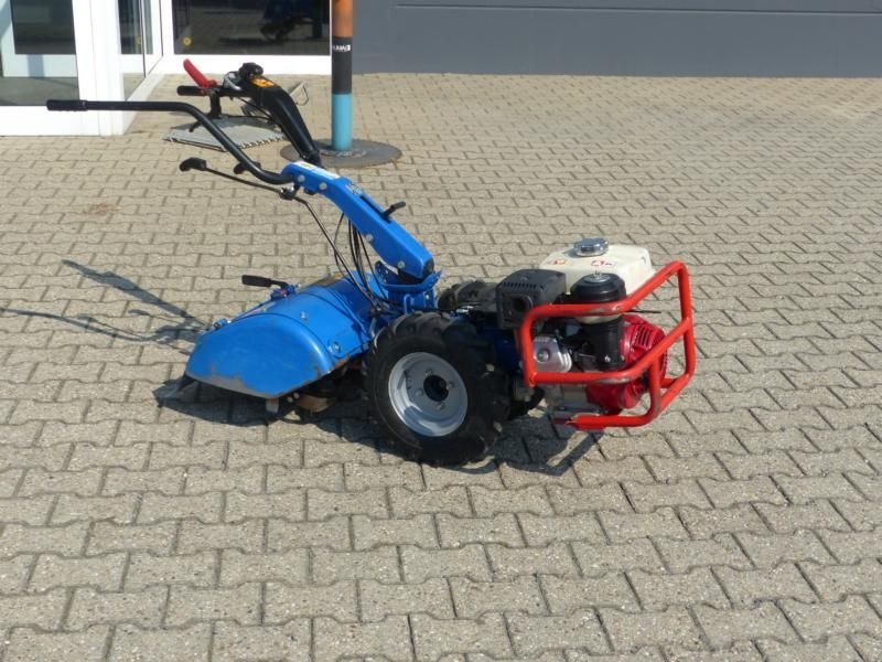 Gartenfräse Fräse mieten bei Bauma – für Beet & Rasenneuanlage