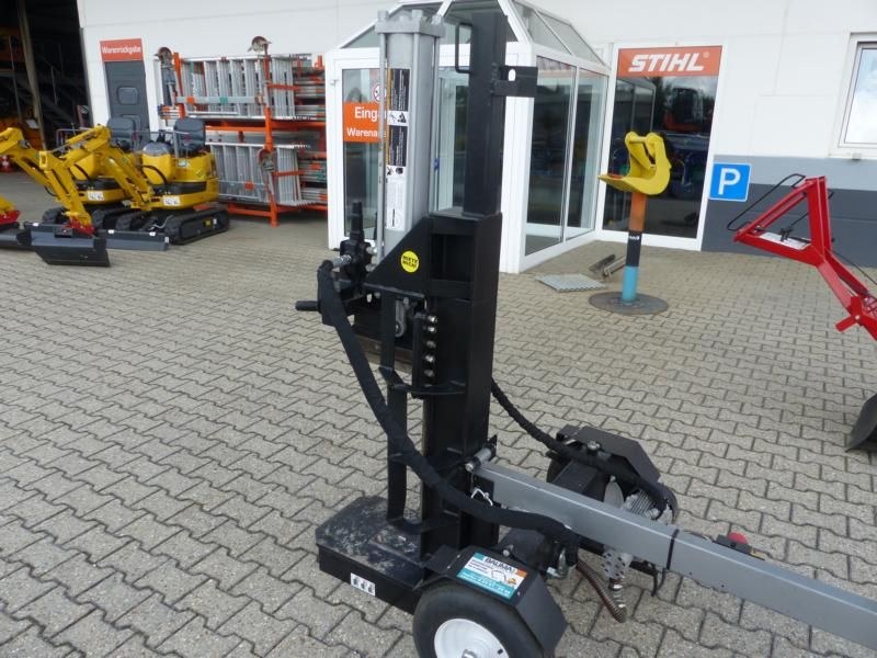 Holzknacker Holzspalter mieten bei Bauma – für Garten & Grundstück