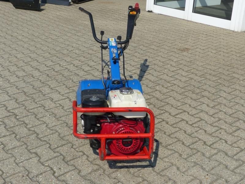 Gartenfräse Fräse mieten bei Bauma – für Beet & Rasenneuanlage – 3