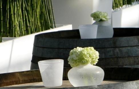 Nelken, runde Bauchvase