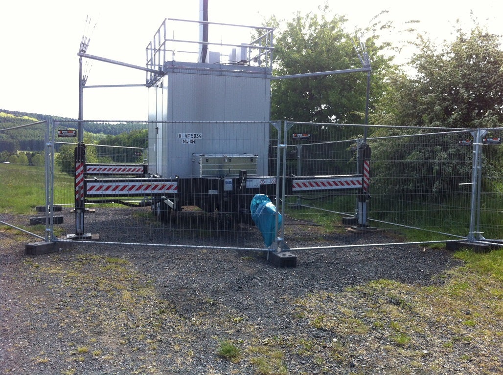 Engmaschiger Mobilzaun Bauzaun (Anticlimb) für Baustelle und Bauvorhaben günstig Mieten – 3
