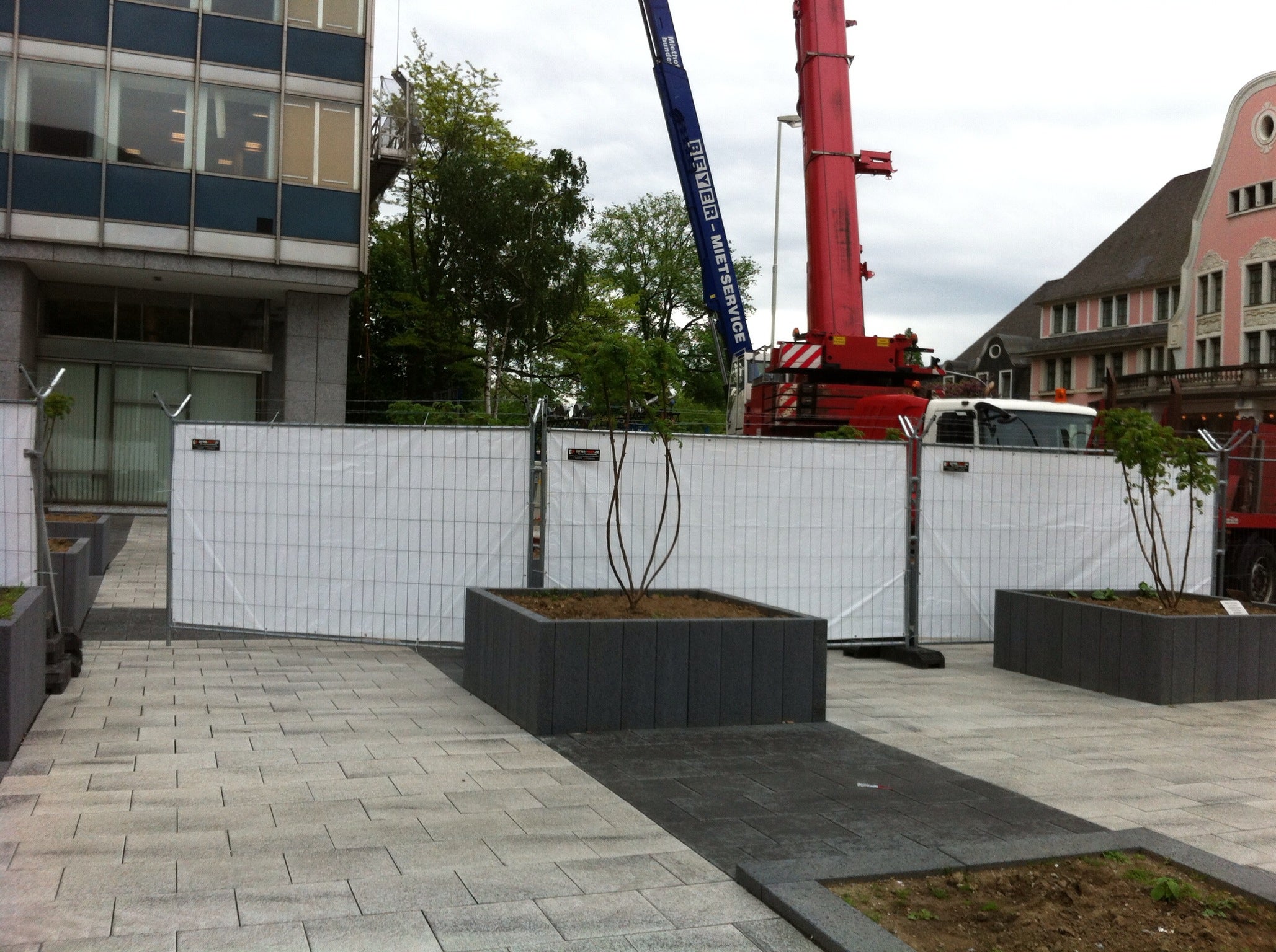 Mobilzaun Bauzaun mit Sichtschutz für Baustelle und Bauvorhaben günstig Mieten – 3