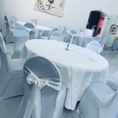 VERSCHIEDENE Tische Holztische Crossback Hochzeittische Biertischgarnituren mieten – 3