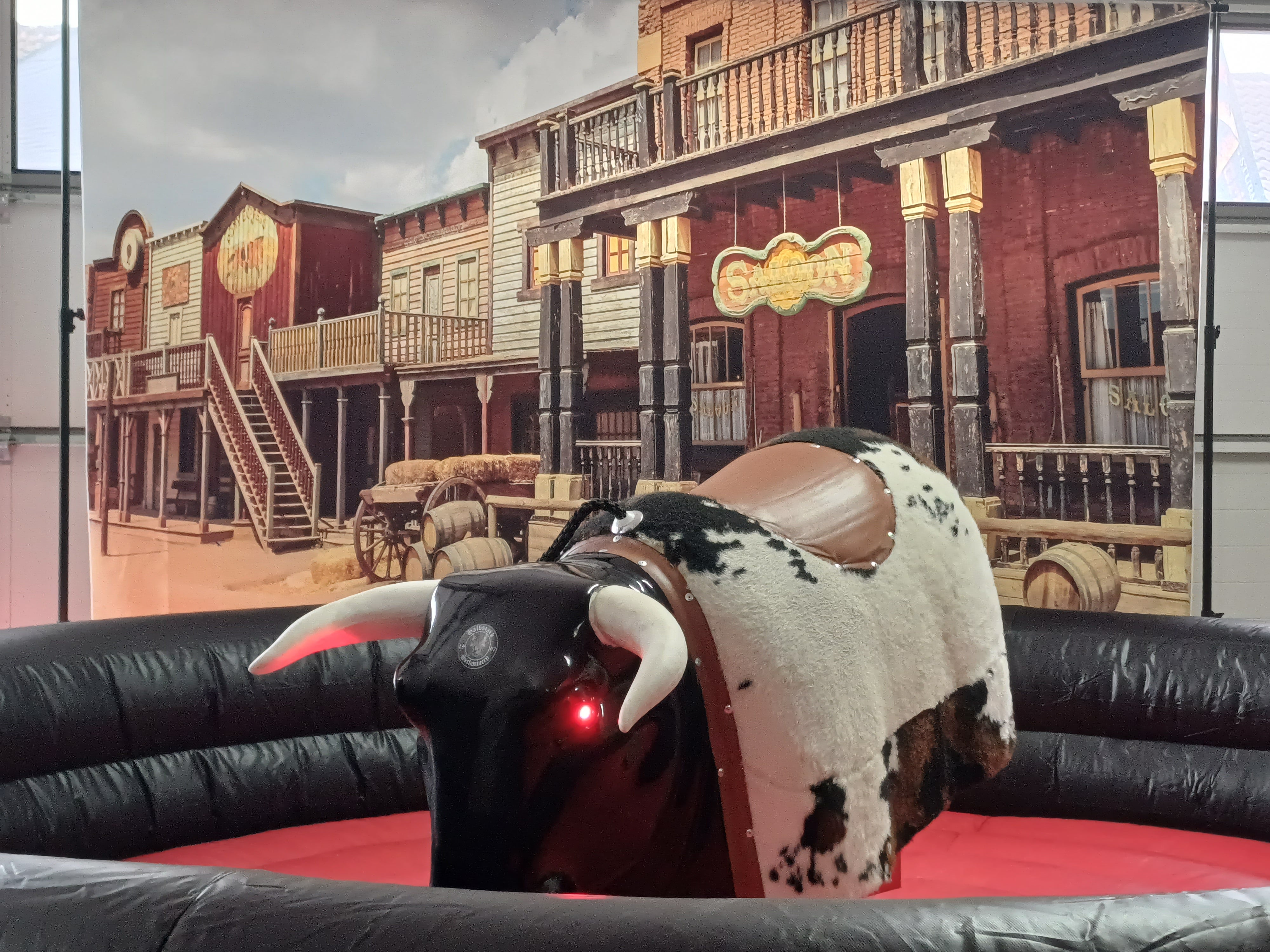 Bullriding Rodeo Bulle Stier mieten Attraktion Hüpfburg verleih FÜR GROß UND KLEIN