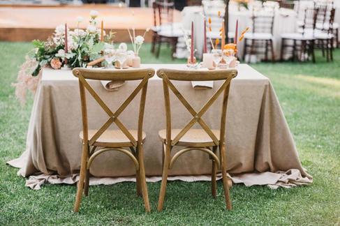 Cross Back Chairs Stühle Vintage Boho für Hochzeit mieten Möbelverleih