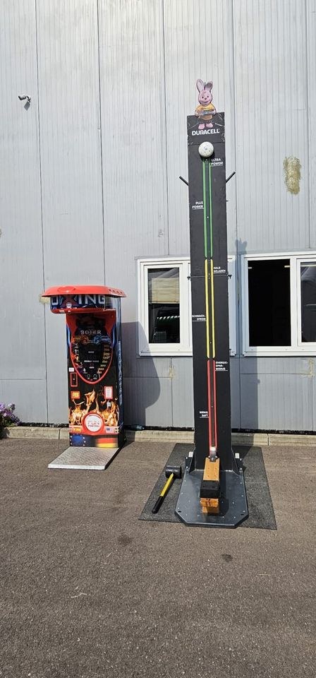 Boxautomat Kraftmesser Hüpfburg mieten bei Vermietung Flachsbarth