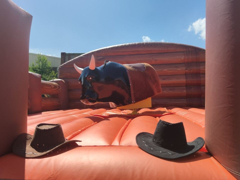 Bullriding Bull Riding Rodeo Hüpfburg Kirmes mieten in Tottleben