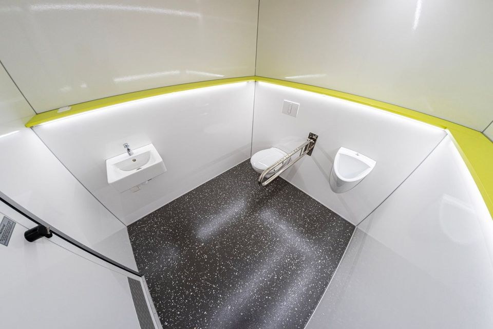 Toilettencontainer Toilettenwagen barrierefrei mieten in Tottleben – 2