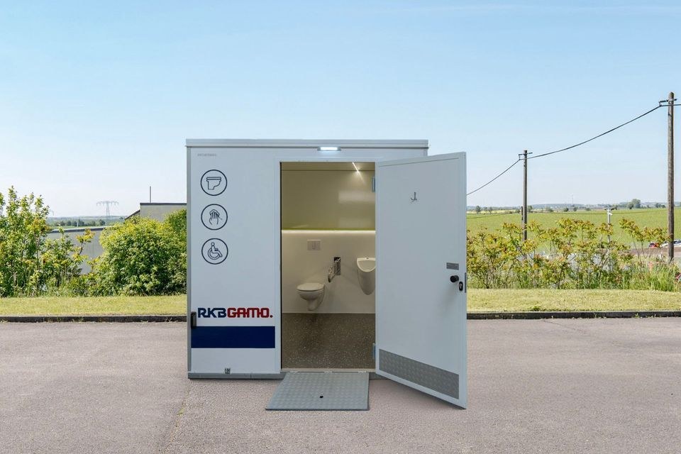 Toilettencontainer Toilettenwagen barrierefrei mieten in Tottleben