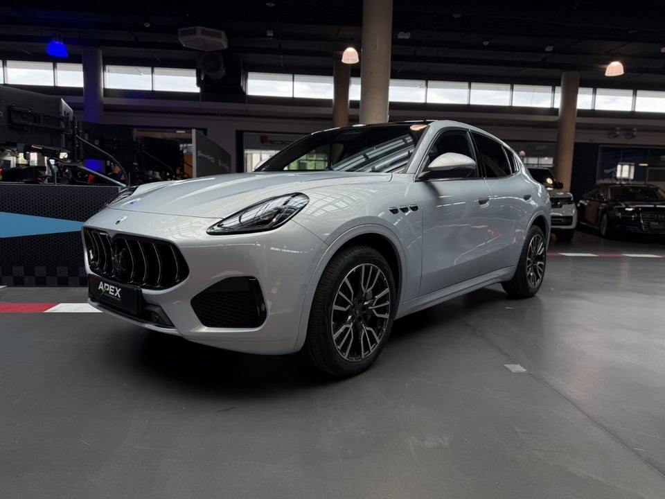 SALE Maserati Grecale 300 PS Luxury SUV Tag mieten in Köln – 4