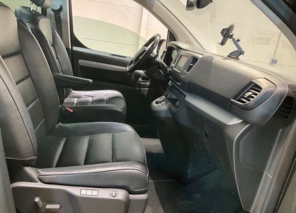 8 Sitzer Familienauto mieten in Rehfelde – für Gruppe & Team – 3