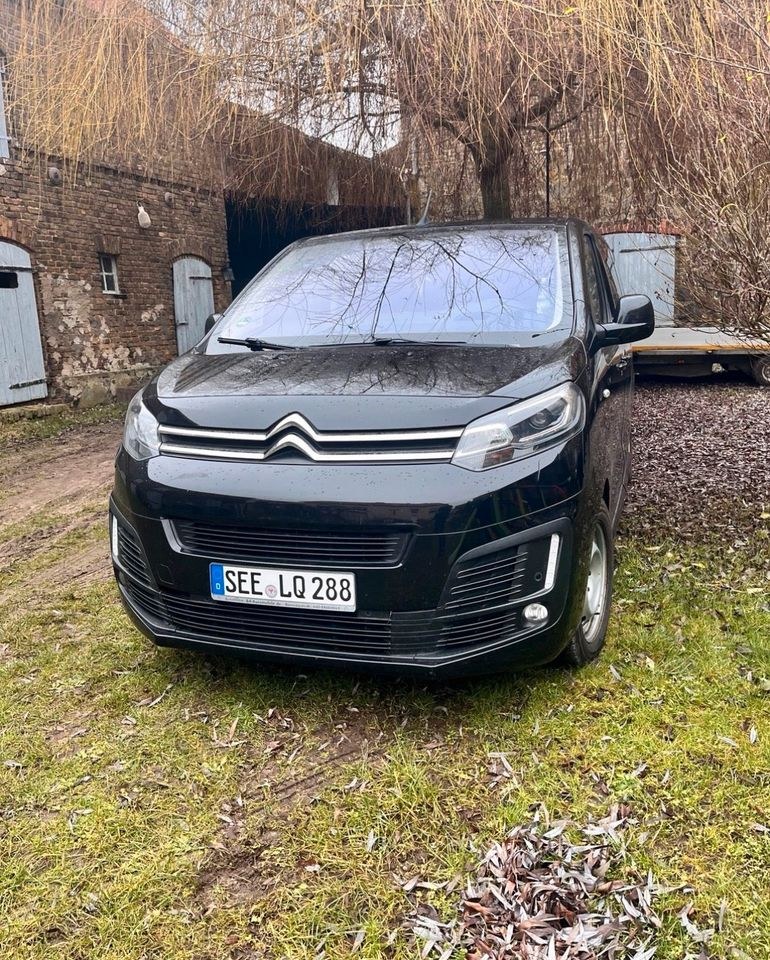 8 Sitzer Familienauto mieten in Rehfelde – für Gruppe & Team