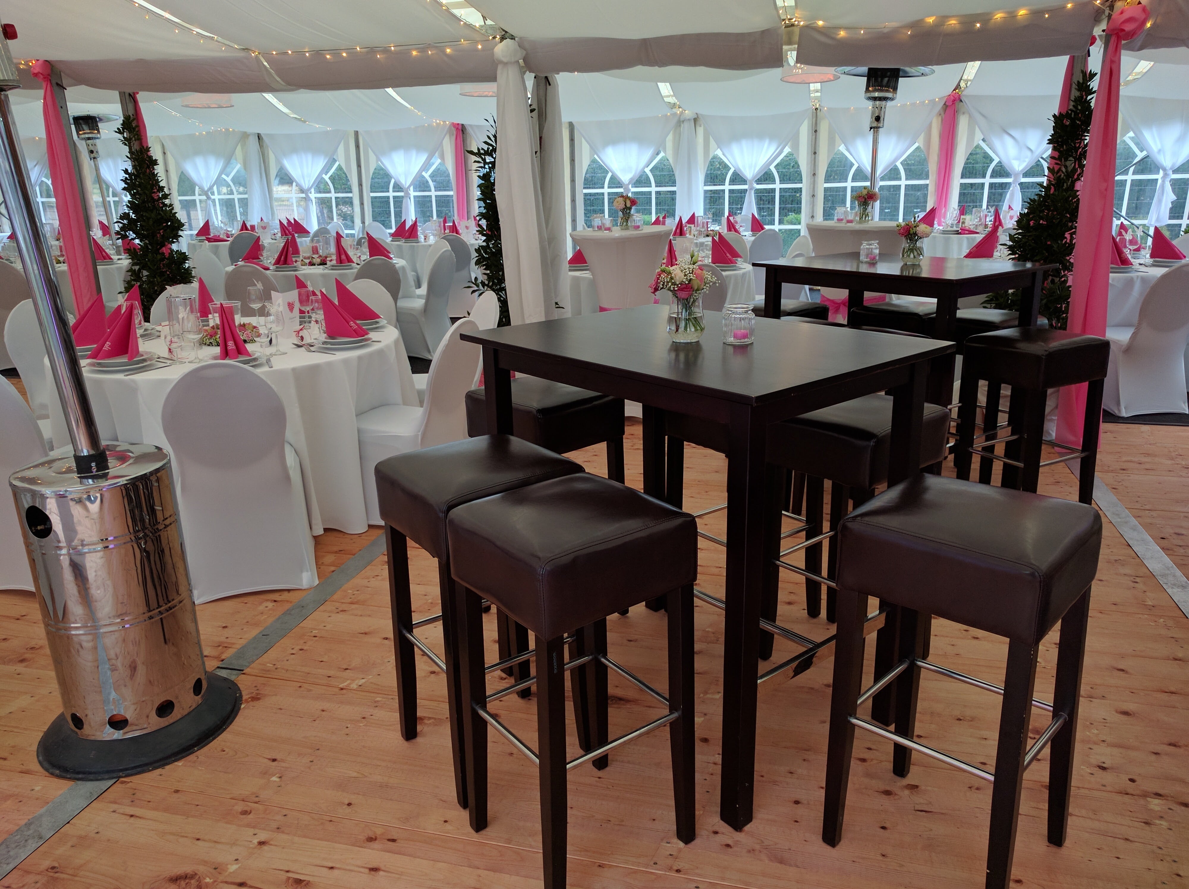 Bartisch & Barhocker/ Lederhocker in braun - stilvoll - bequem - Event - Party