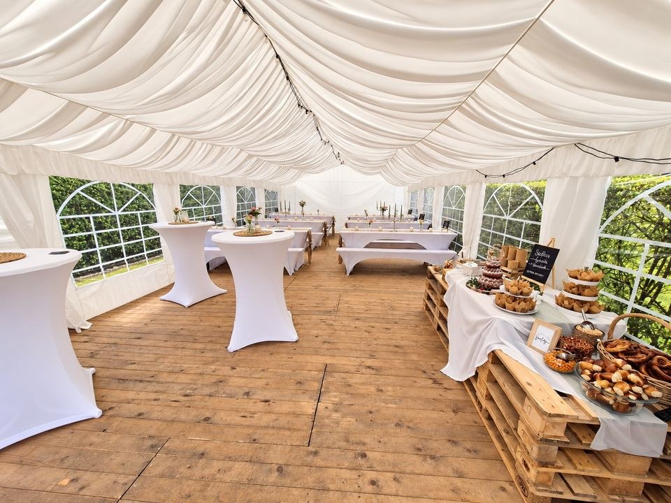 PARTYZELT 5x10 Boden Dachhimmel +Anhänger mieten bei Hibert Rental – 3