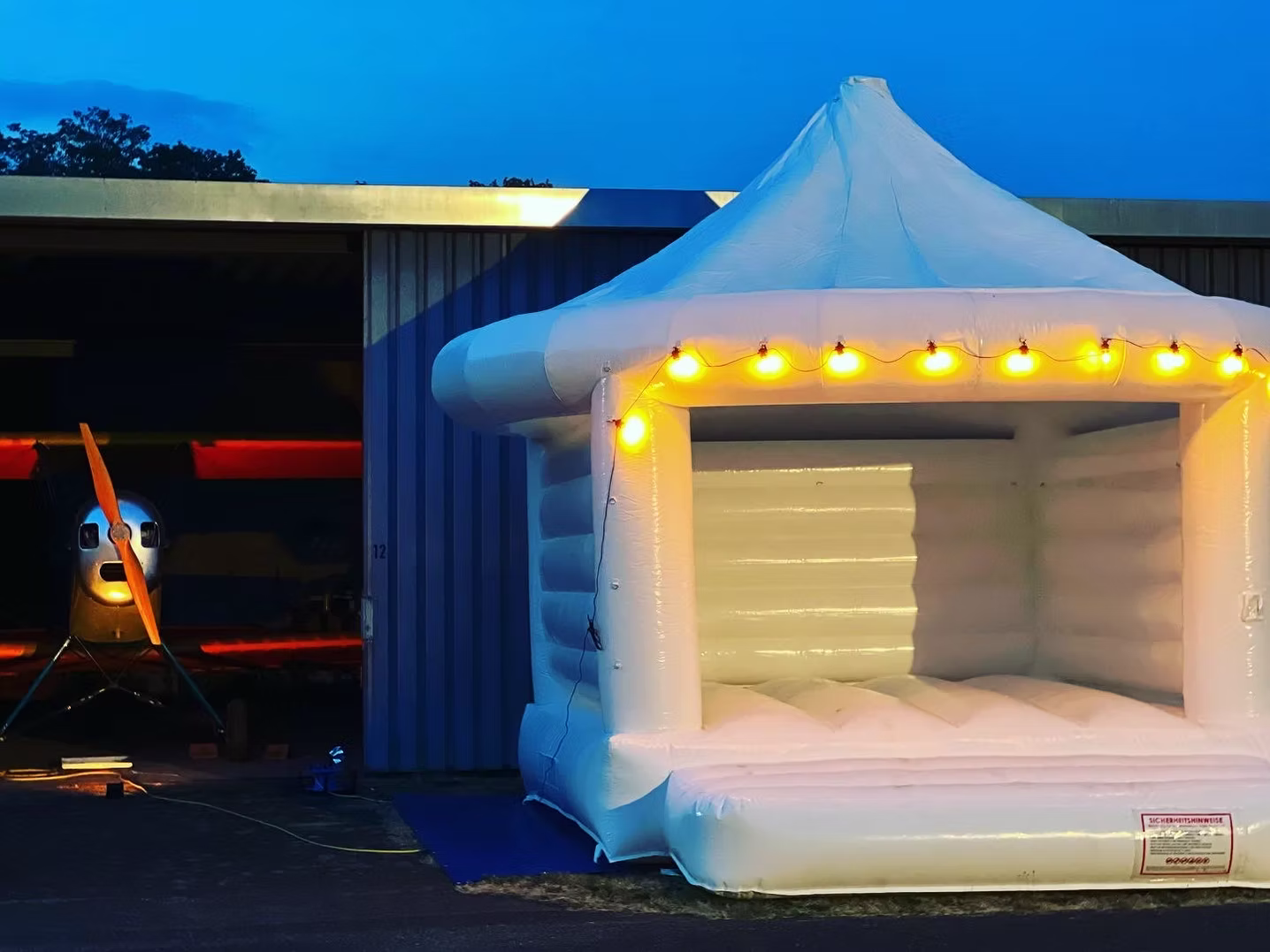 Hüpfburg weiß ideal für Hochzeiten – 2