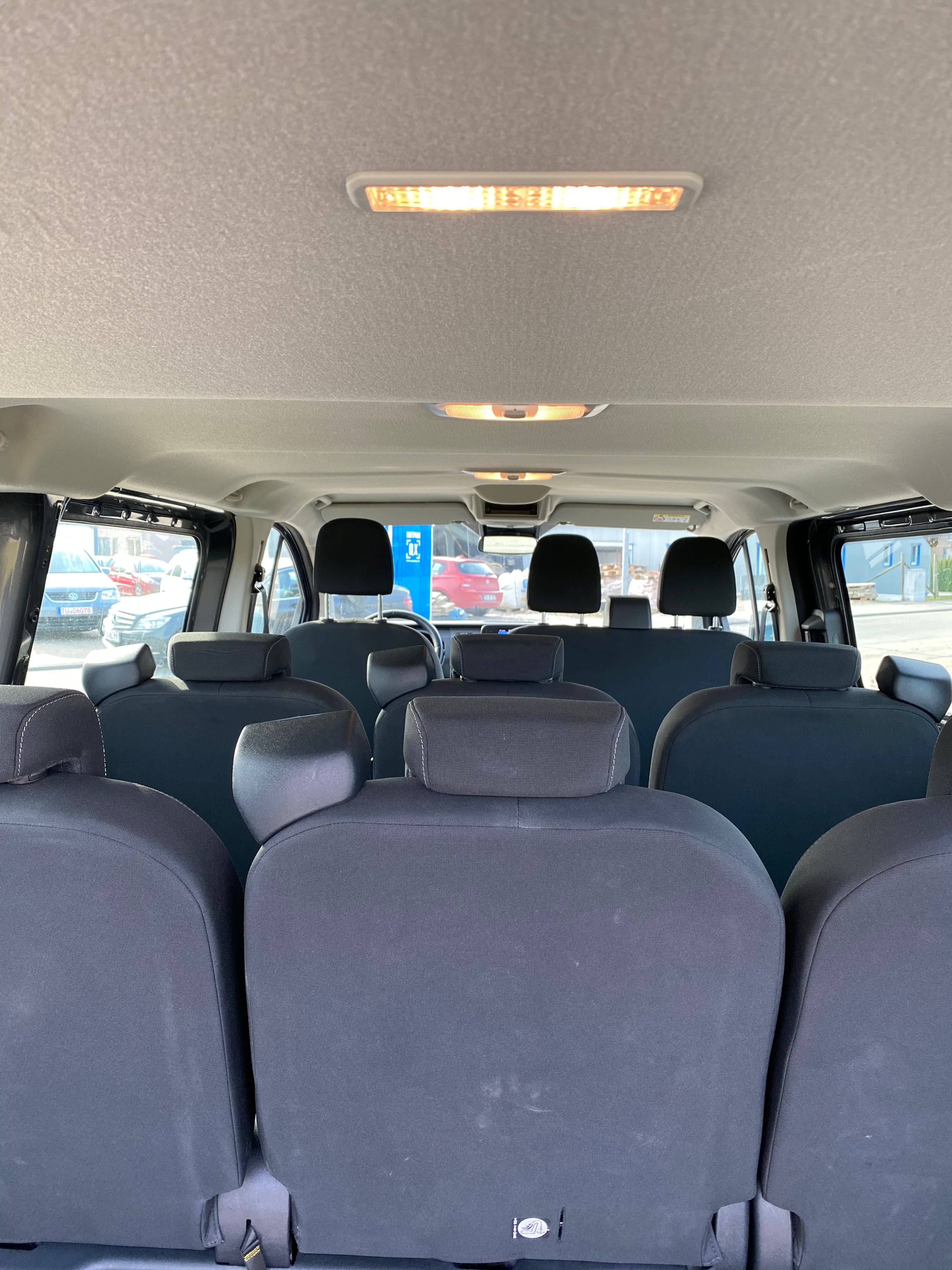 9 Sitzer Ford Transit Custom zu vermieten – 3