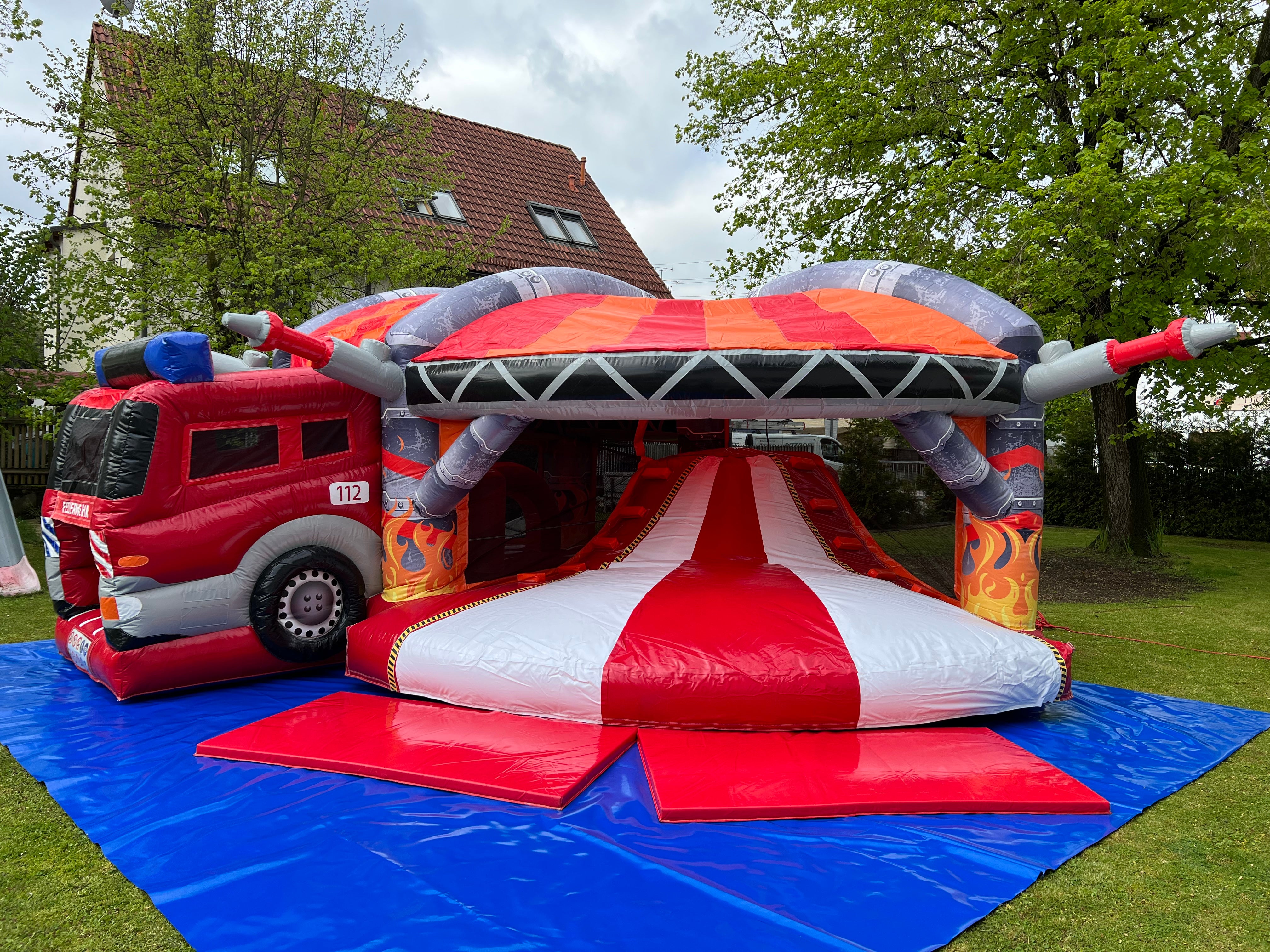 Hüpfburg Feuerwehr mit Rutsche mieten – 4