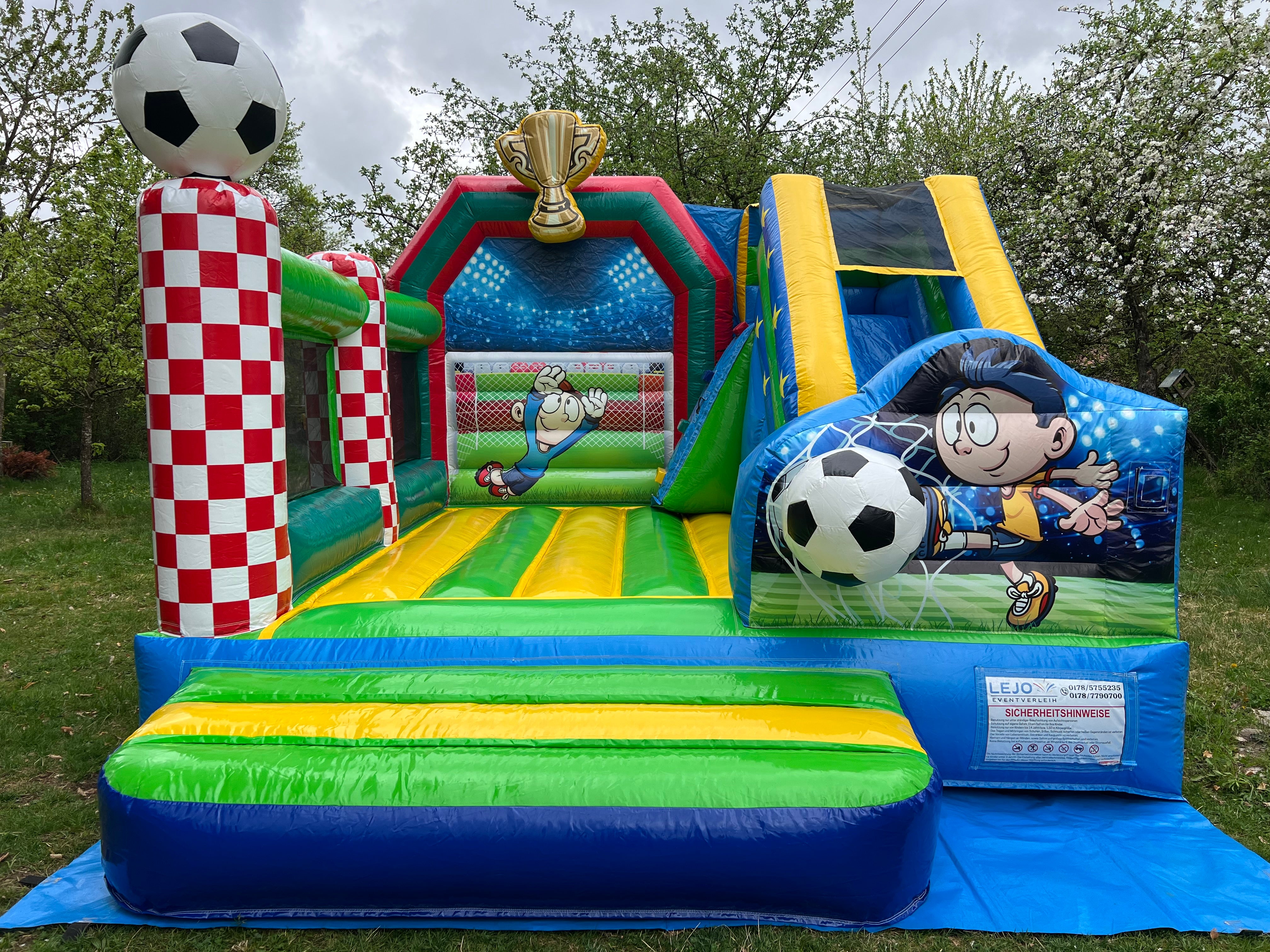 Hüpfburg Fußball mit Rutsche mieten in München
