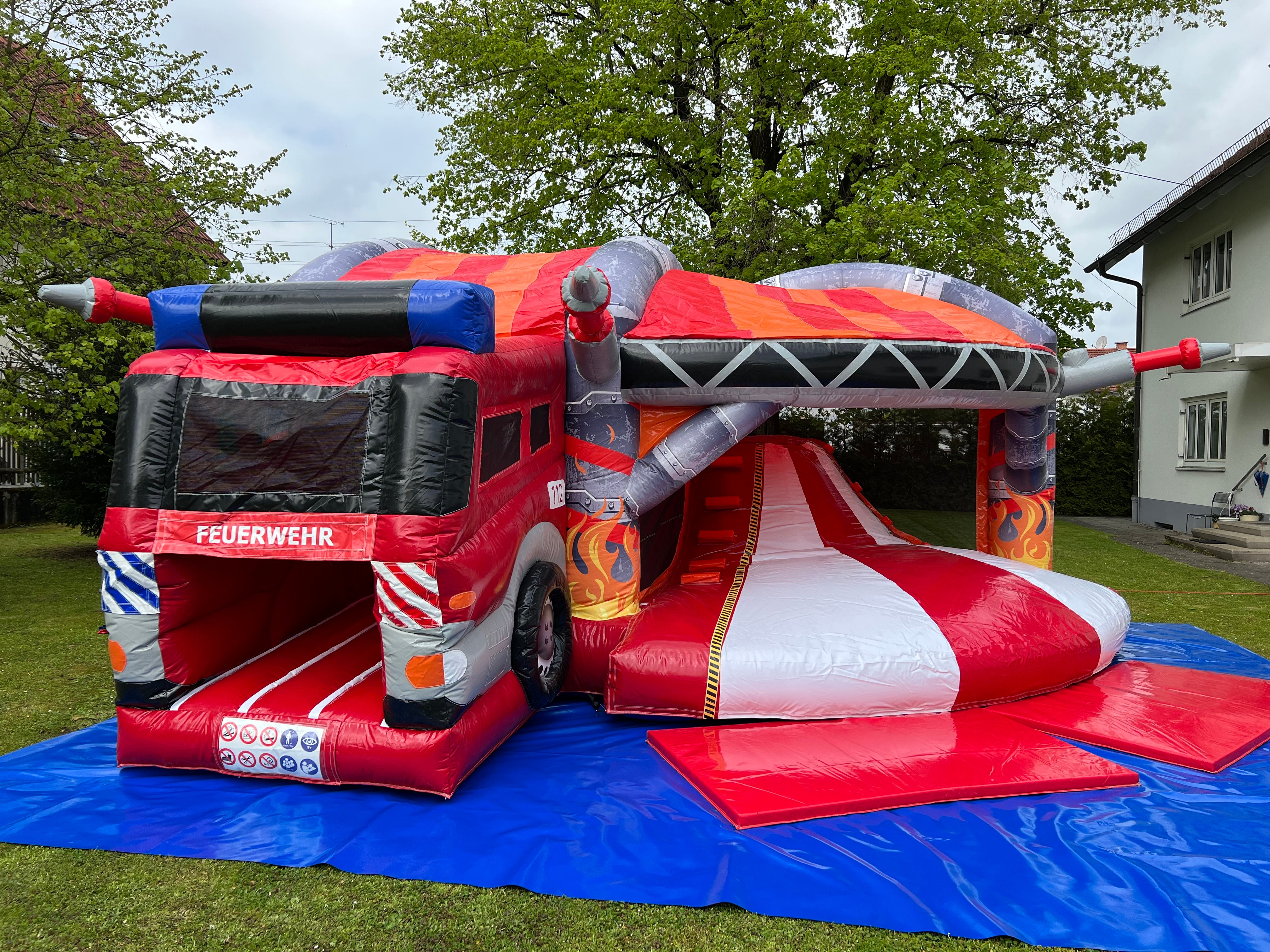 Hüpfburg Feuerwehr mit Rutsche mieten