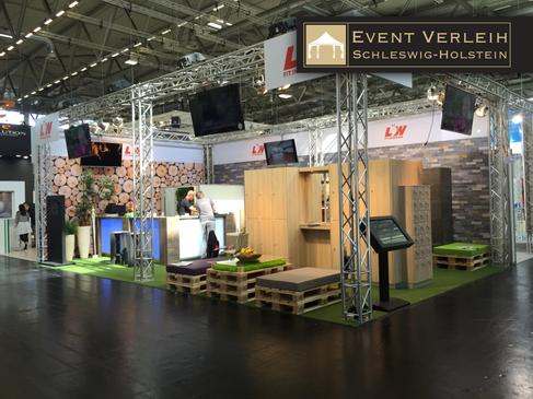 Individuelle Messestände in jeder Größe - Messestand mit Beleuchtung, Mobiliar, Bannern, Bodenbelägen, etc.