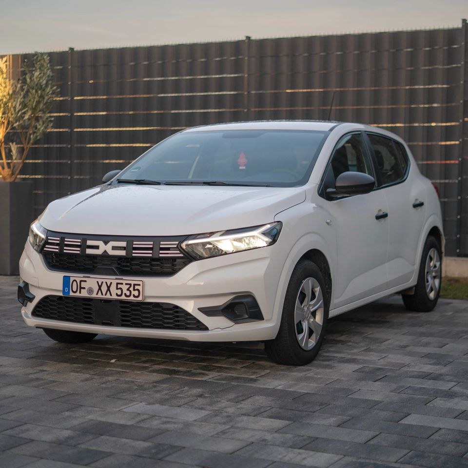 Dacia Sandero Kleinwagen mieten bei Skyline Rental