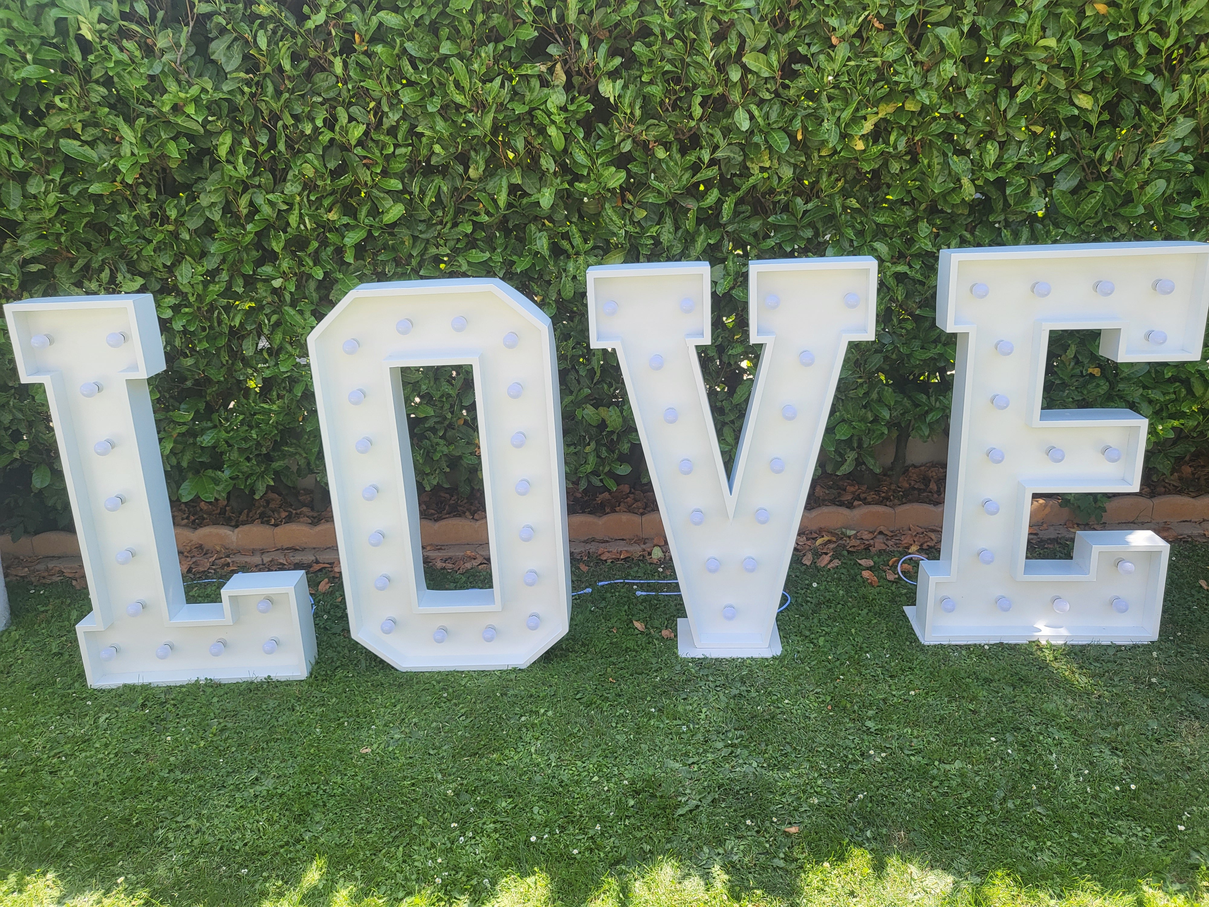 LOVE beleuchtete Buchstaben – 4