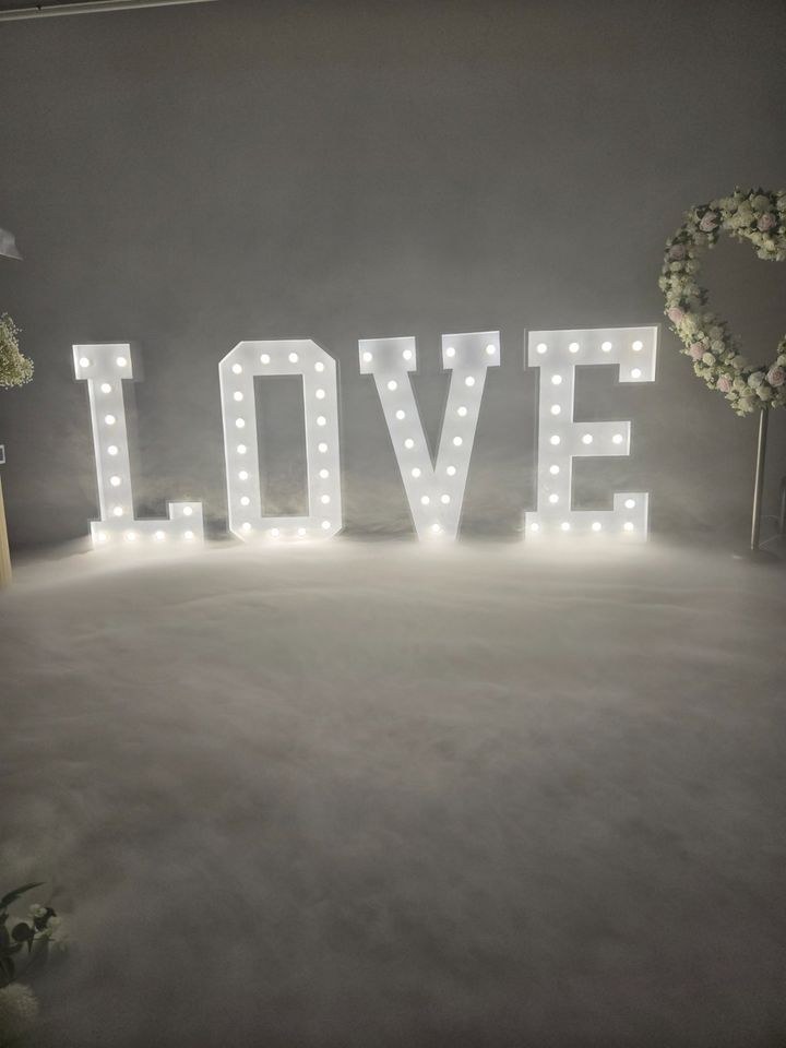 Love Schriftzeichen mieten in Mannheim bei Eventdeko-of-Colors