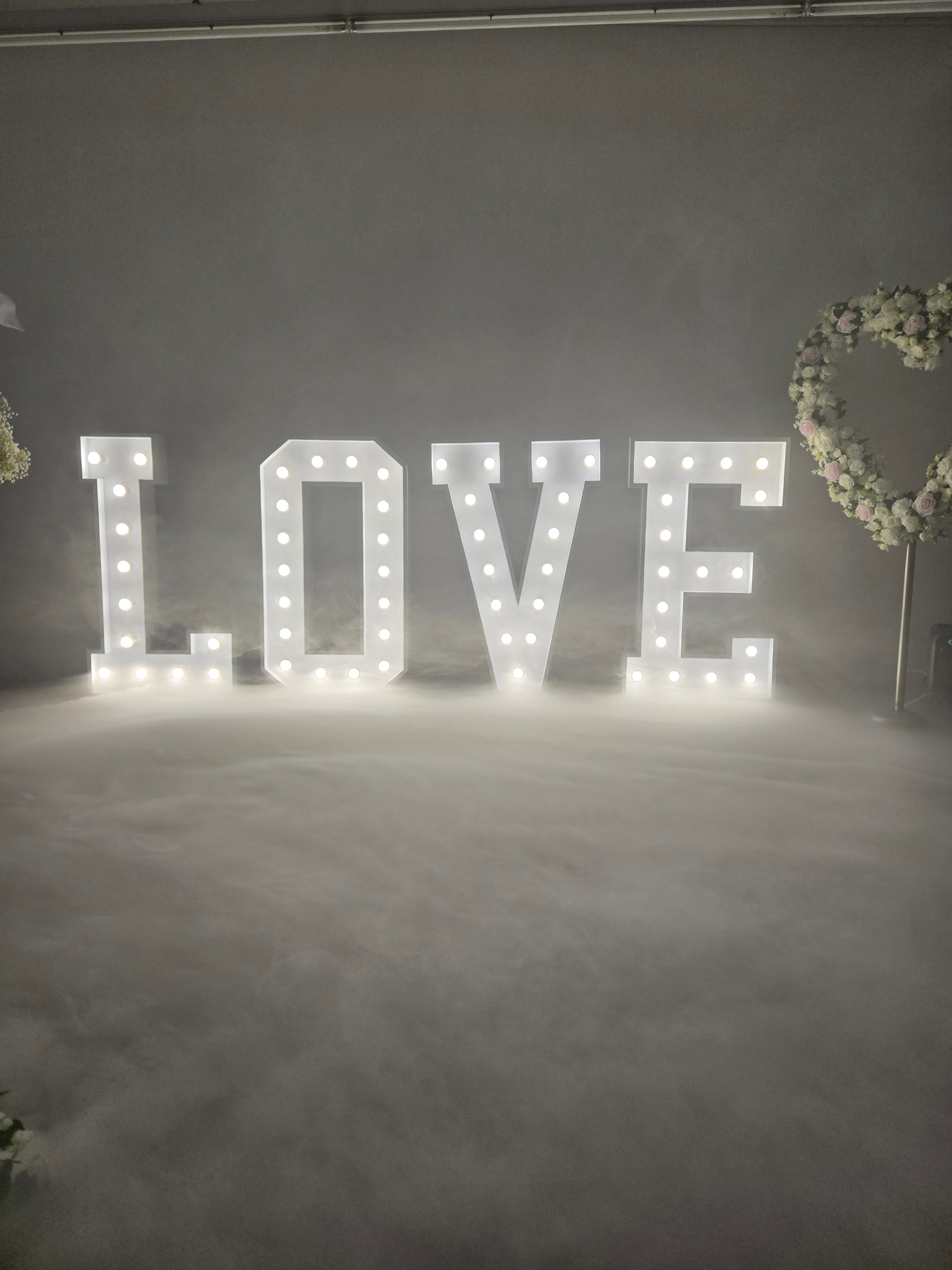 LOVE beleuchtete Buchstaben