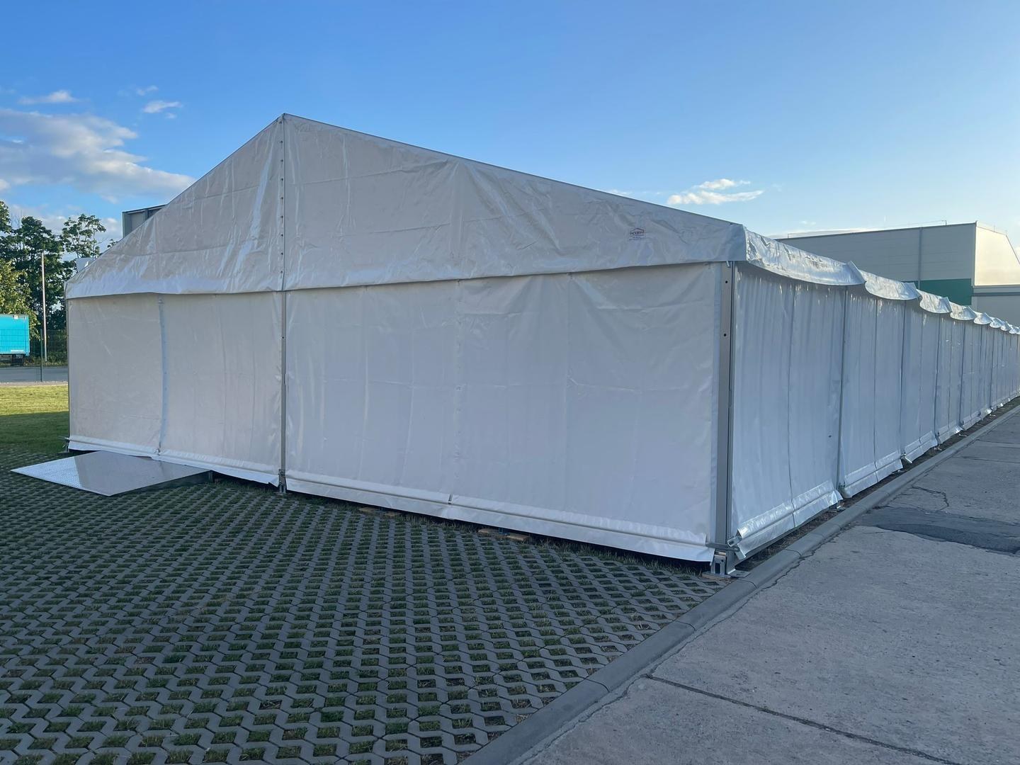 Lagerzelt 10 x 25 m - Bauzelt - Reparaturzelt mieten in Neukirchen-Vlu – 2