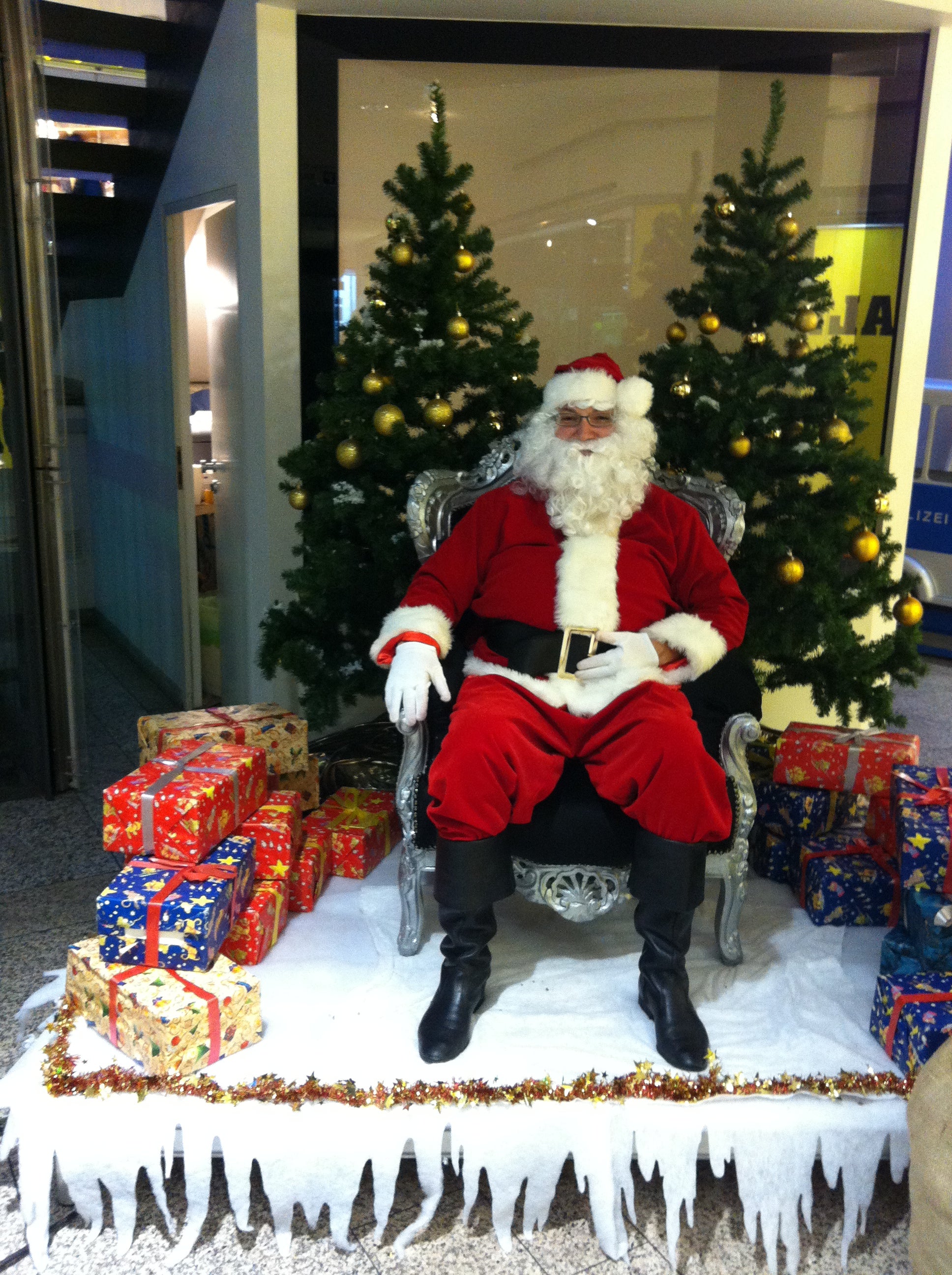 Walk-Act Nikolaus / Weihnachtsmann / Spezial-Promotion / Kostüm / Promoter – 3