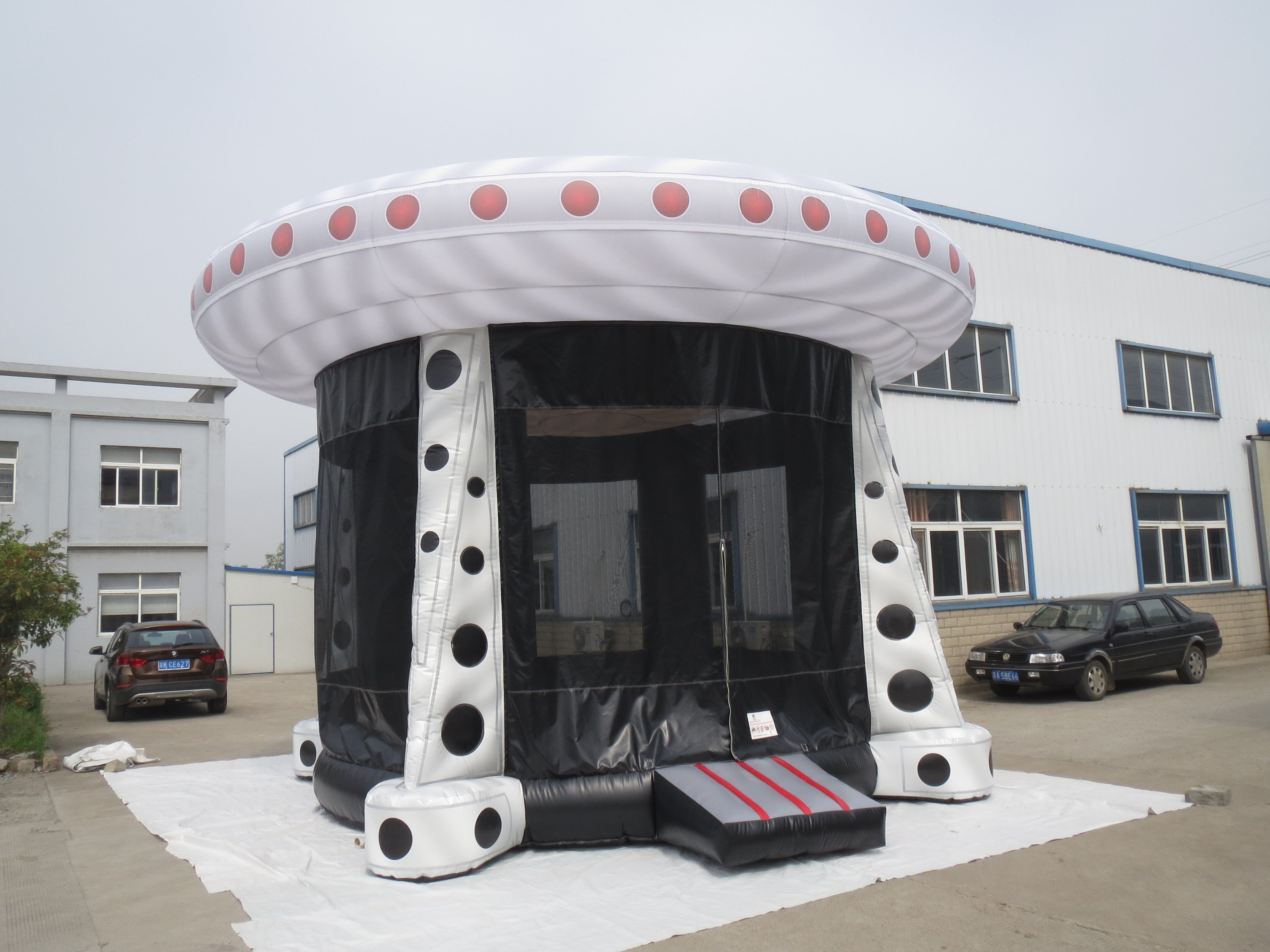 Hüpfburg Ufo, Hüpfburg Weltraum – 2