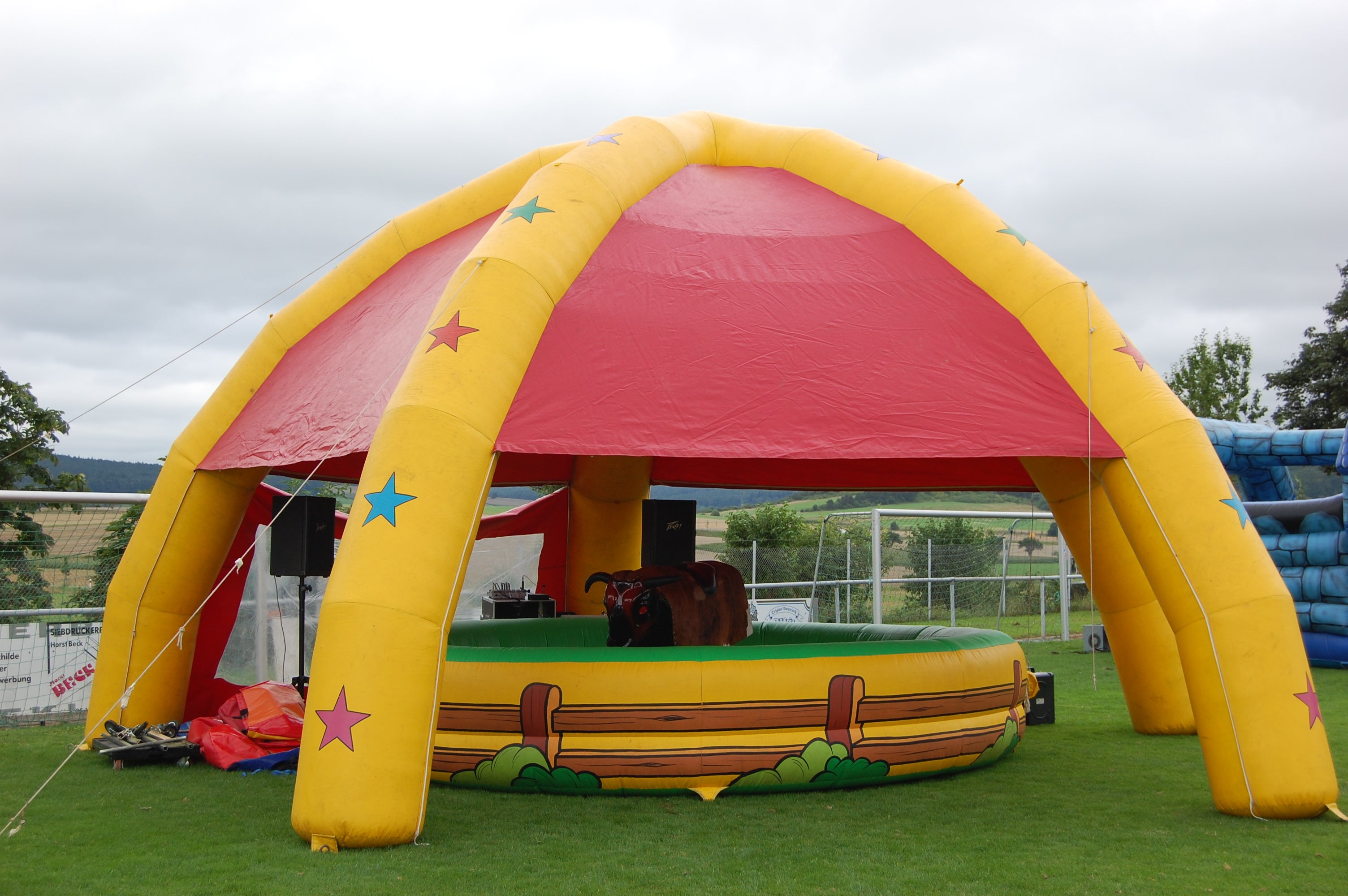 Eventdome Rot Gelb / Aufblasbares Zelt / Airdome