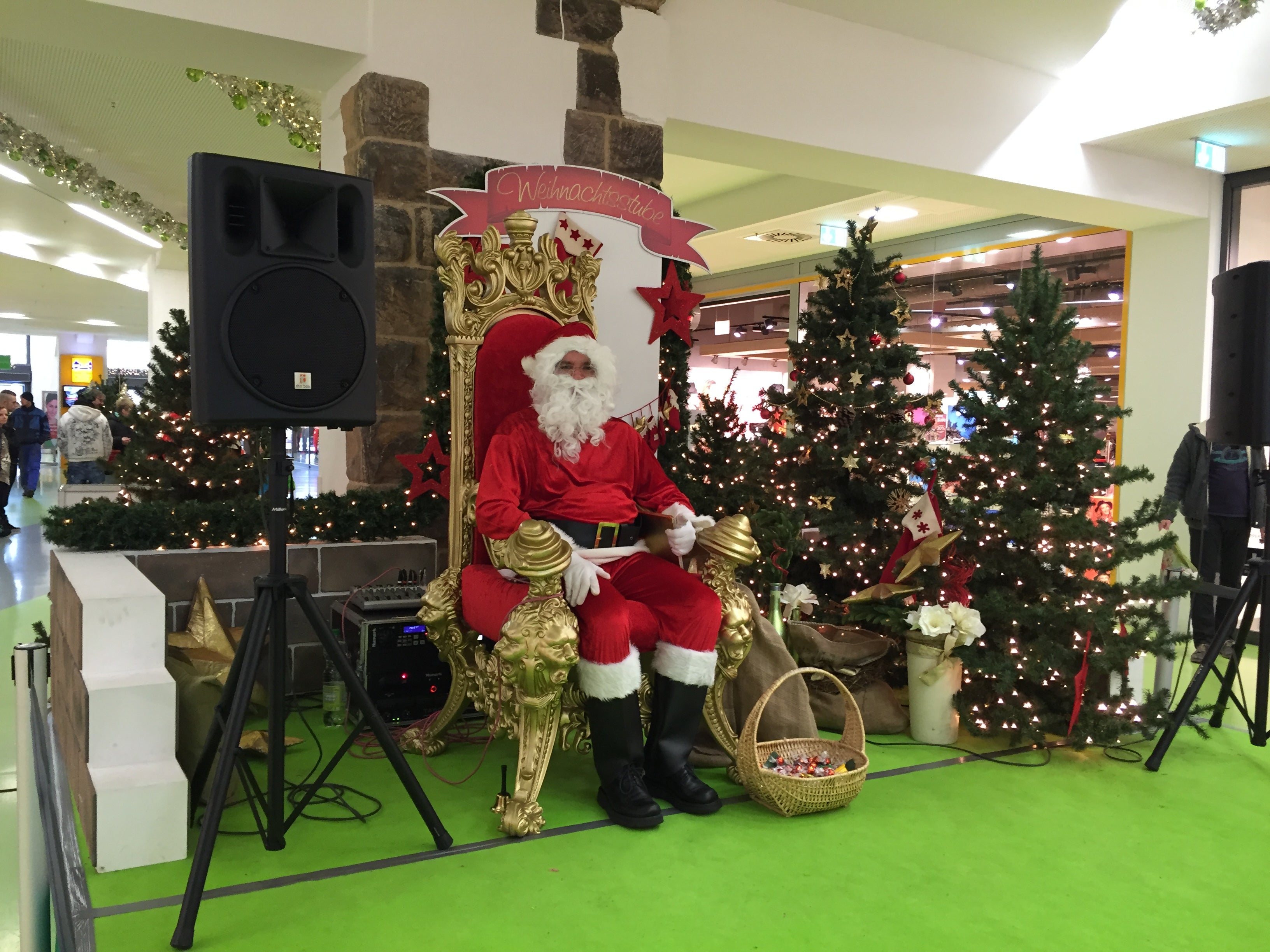 Walk-Act Nikolaus / Weihnachtsmann / Spezial-Promotion / Kostüm / Promoter