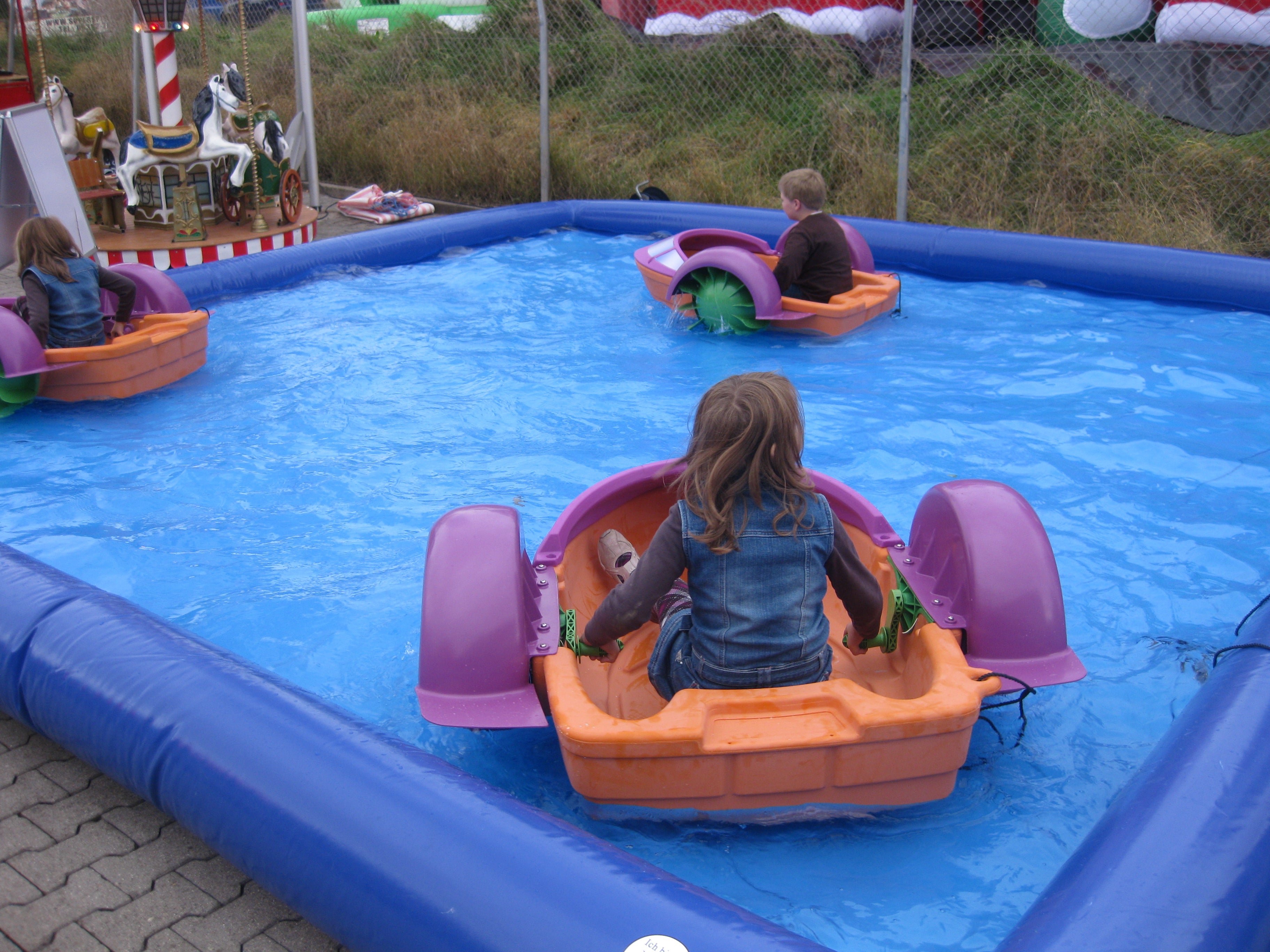 Power Boote inkl. Pool