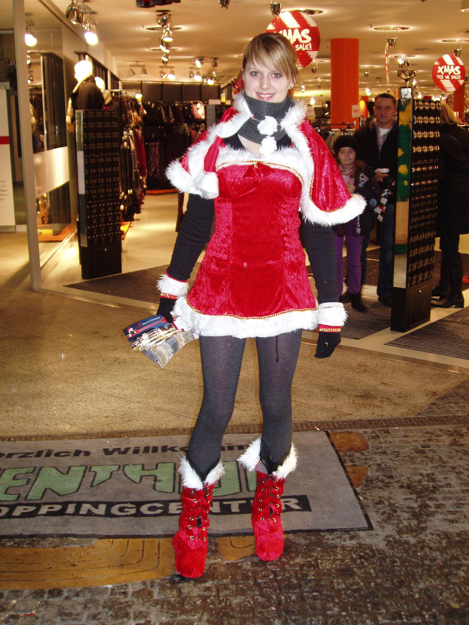 Walk-Act Christmas-Girl / Spezial-Promotion / Kostüm / Promoter – 2