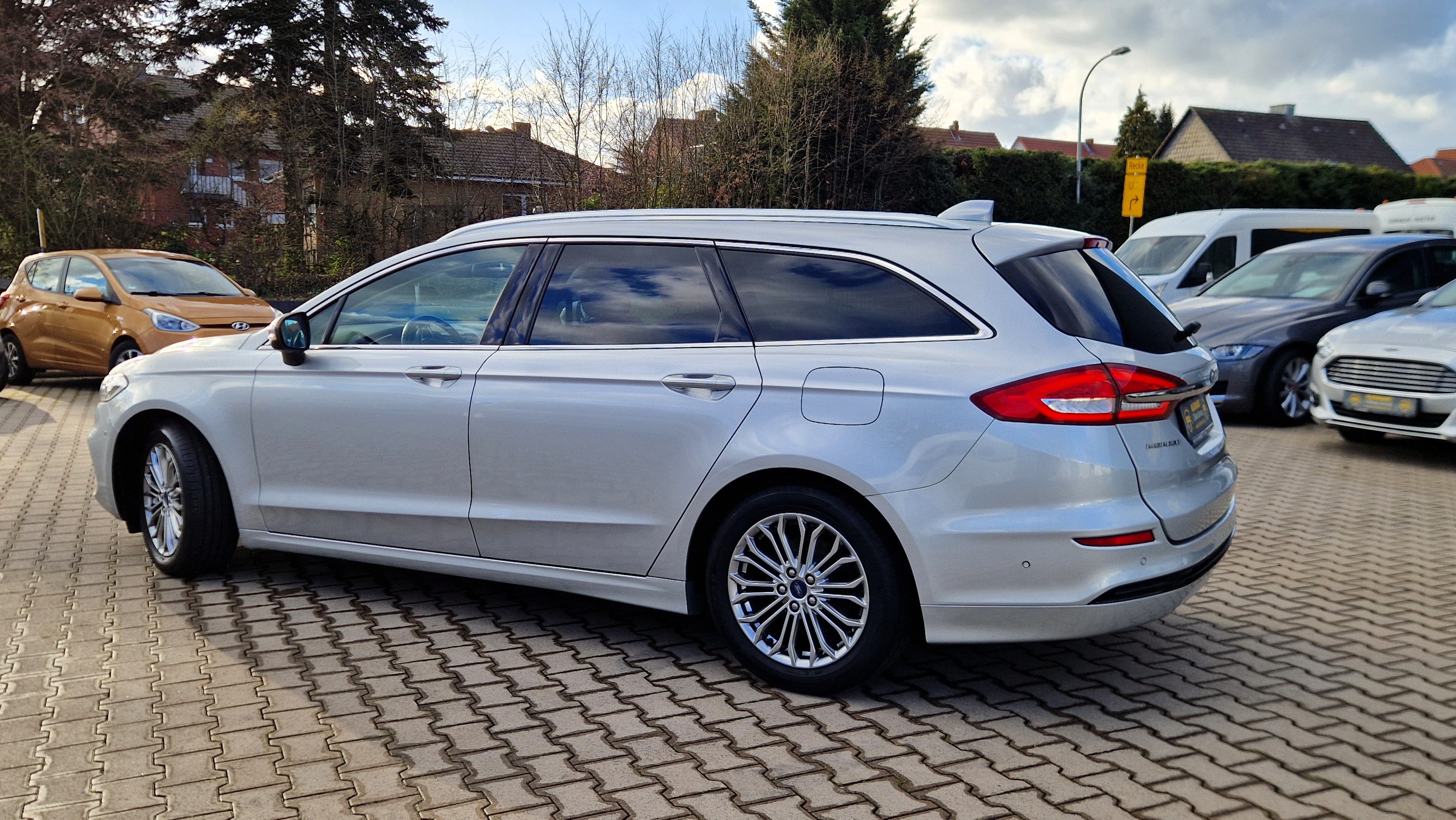 Mietwagen & Auto Ford Mondeo Automatik mit Anhängerkupplung -MIETEN- – 3