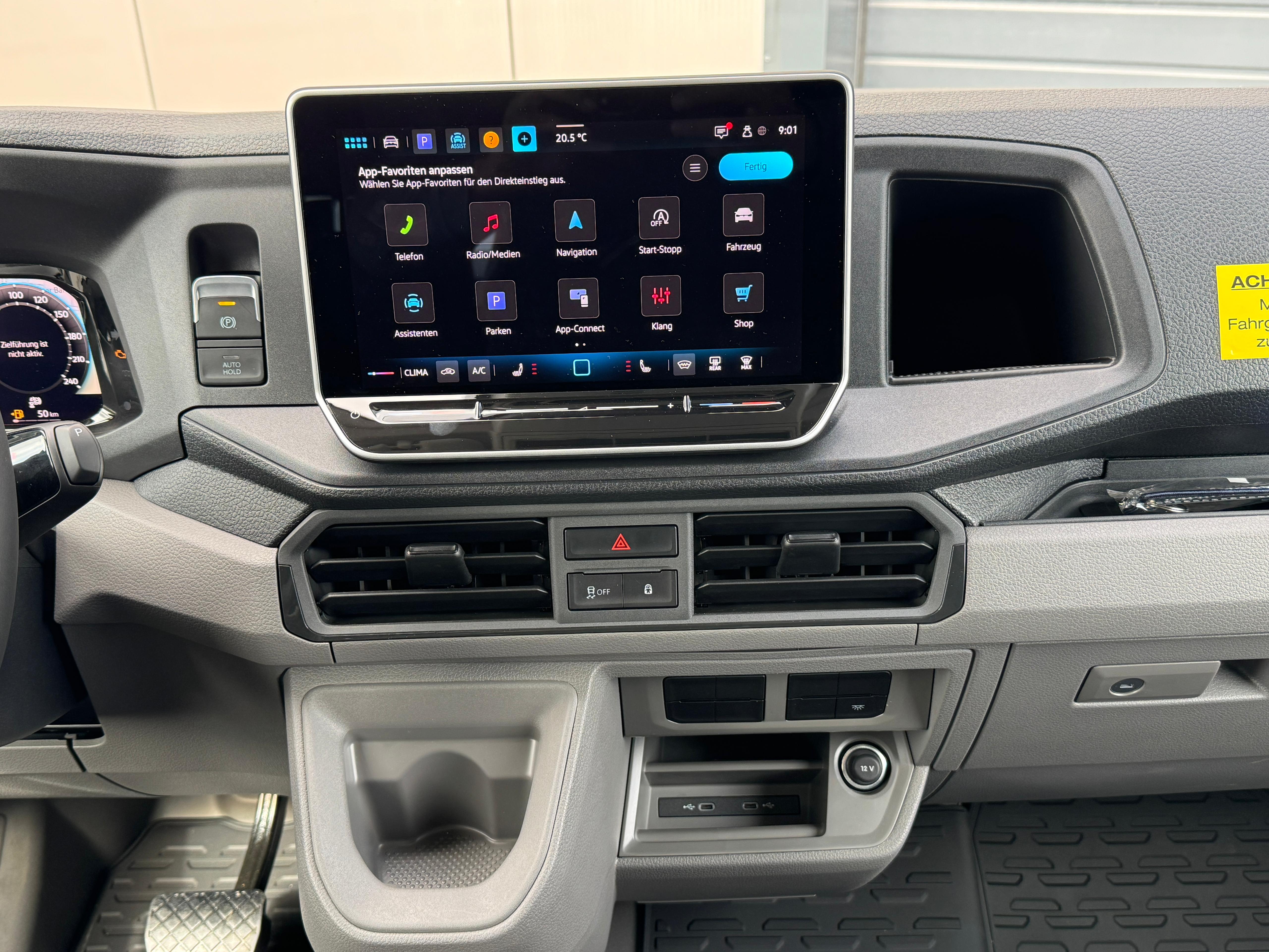 VW Crafter 9-Sitzer Automatik, AppleCarplay – 3