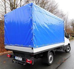 IVECO 3,5t Pritsche mit Plane mieten – Spriegel & AHK, 13,4 cbm – 3