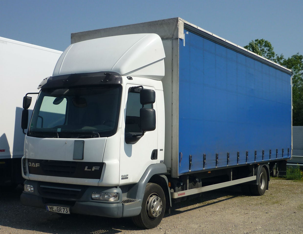 LKW 11,9t. Koffer / Kasten / Plane oder Schiebplane/Edscha mit Ladebordwand und Anhängerkupplung – 3